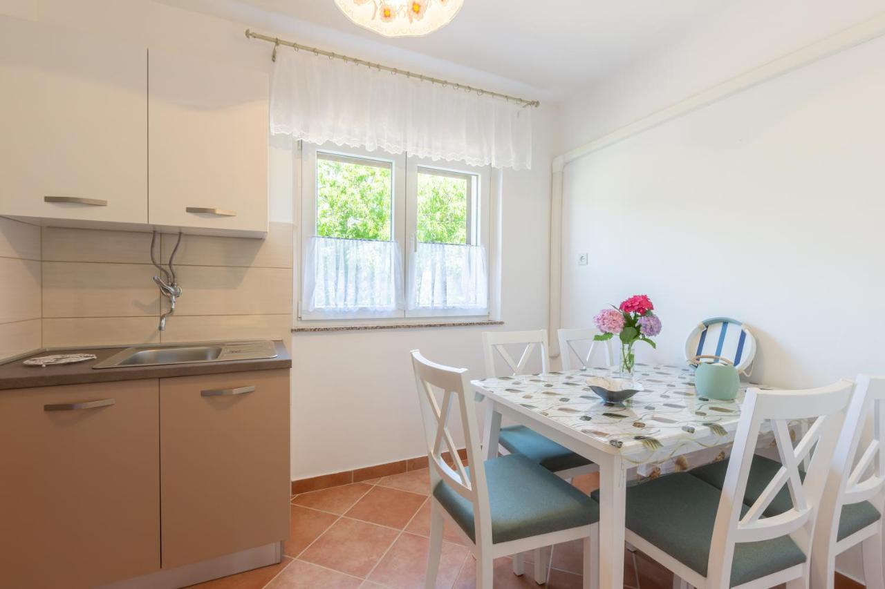 Apartment Beti With Balcony Башка Экстерьер фото