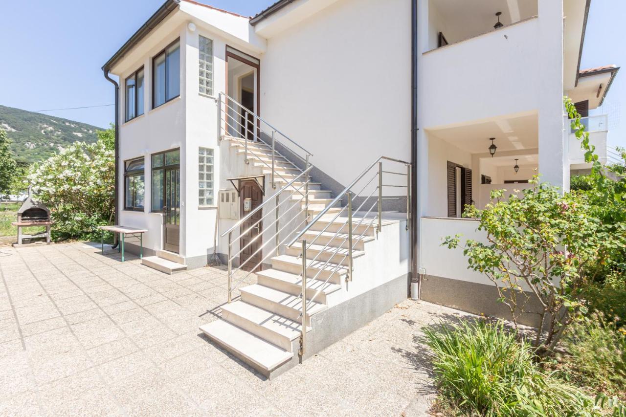 Apartment Beti With Balcony Башка Экстерьер фото